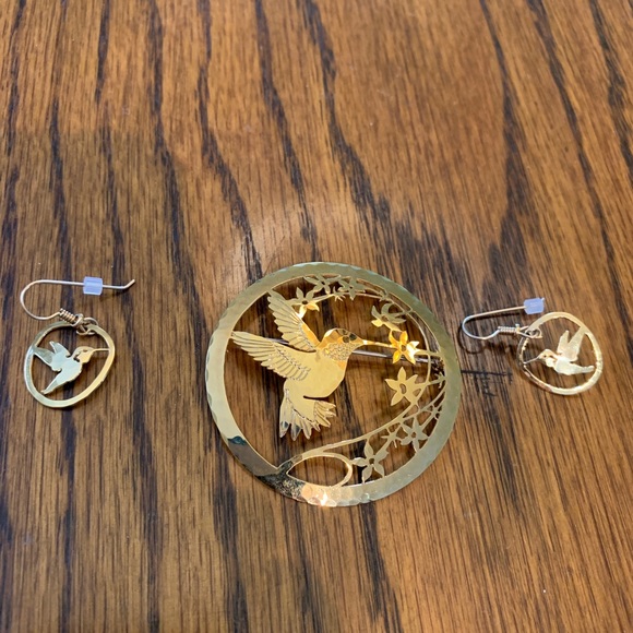 Hummingbird Gold Brooch & matching earrings - Picture 2 of 4